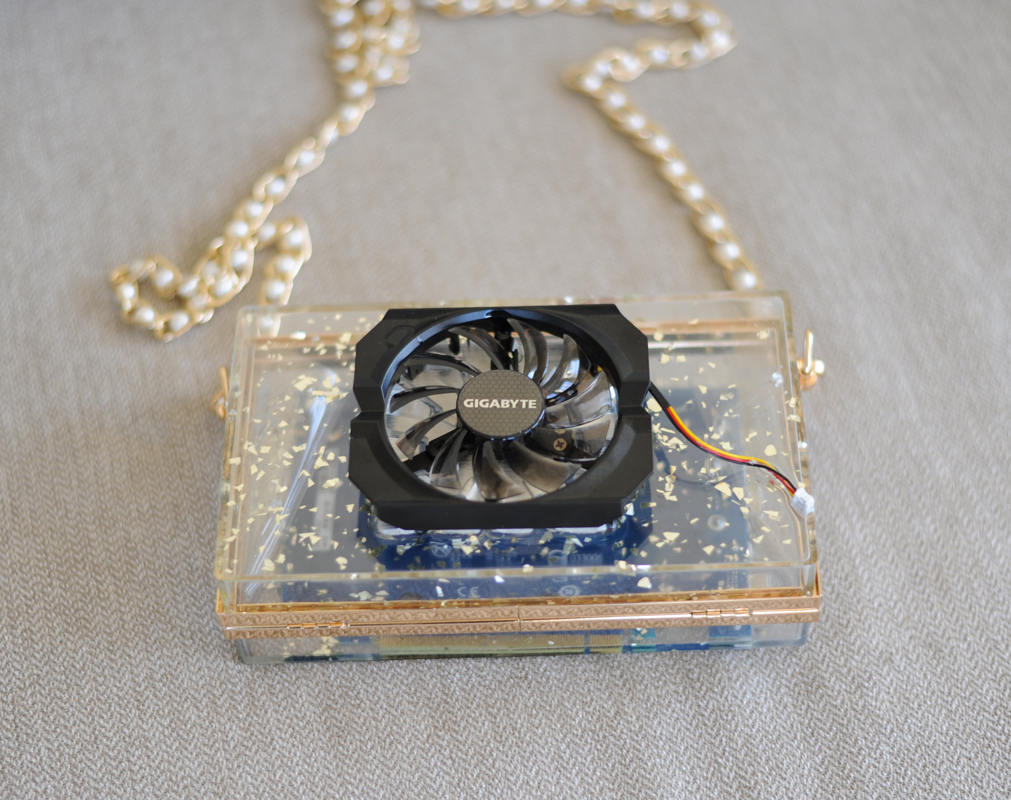 GPU purse with cooling fan